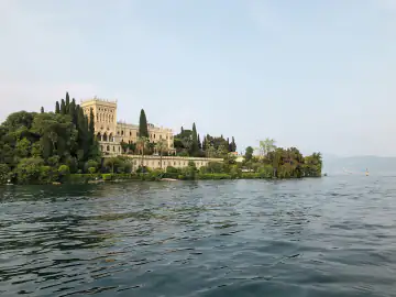 Isola del Garda mit der historischen Villa Borghese Cavazza