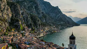 Blick über Limone sul Garda und den Gardasee